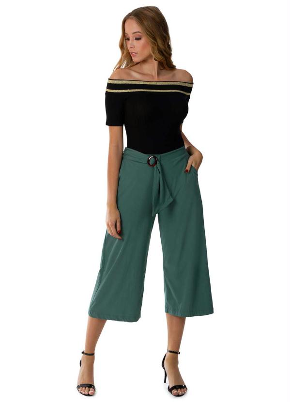 calça pantacourt verde