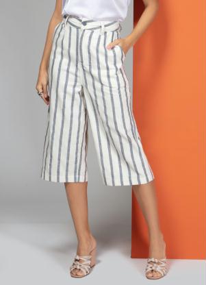 Calça Pantacourt com Bolsos (Listrada) Calça Pantacourt com Bolsos (Listrada)