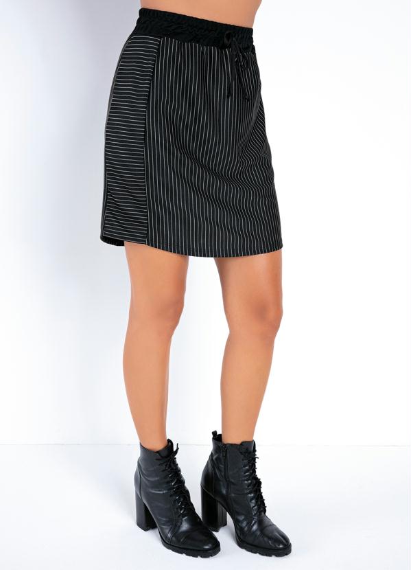 Saia Curta (Risca de Giz) com Recortes Laterais