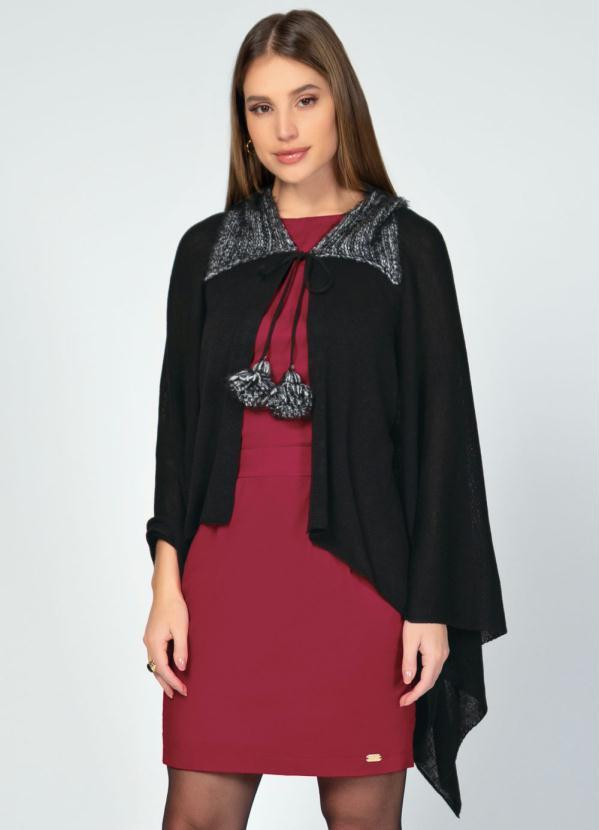 Poncho (Preto) com Gola de P�los Sint�ticos