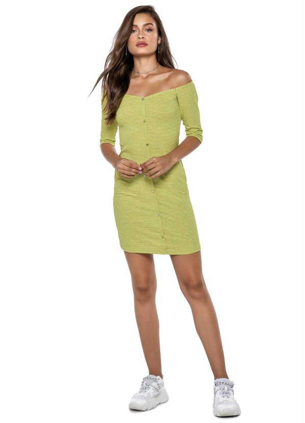 vestido amarelo escuro