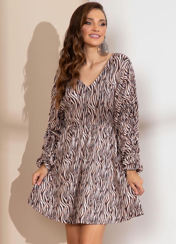 Vestido Curto (Tigre Bege) com Mangas Drapeadas Vestido Curto (Tigre Bege) com Mangas Drapeadas
