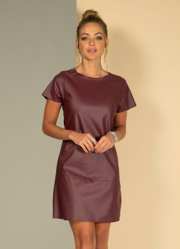 vestido curto cor vinho