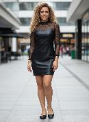 Vestido Preto com Gola Alta e Transpar�ncia