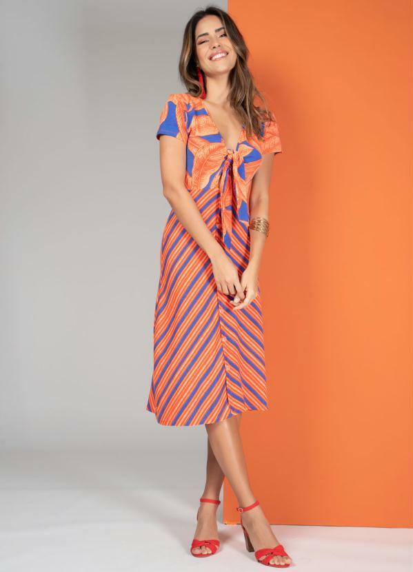 Vestido Midi (Mix Estampas) com Detalhe de Amarrar Vestido Midi (Mix Estampas) com Detalhe de Amarrar
