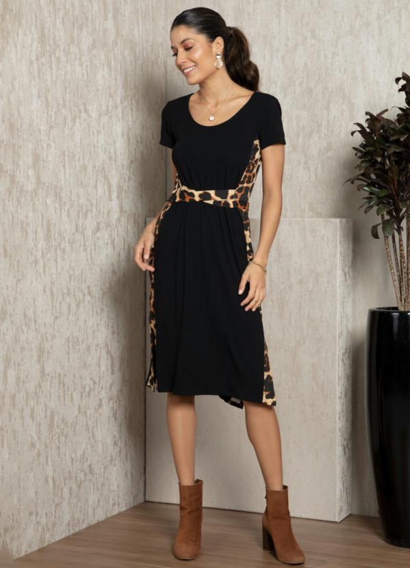 Vestido (Preto/On�a) com Recorte nas Laterais