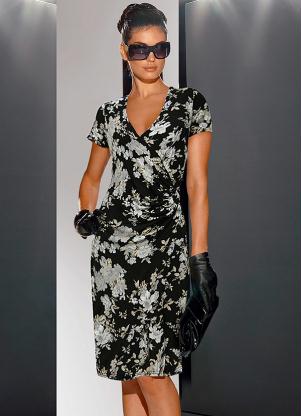 Vestido com Estampa (Preto Floral)