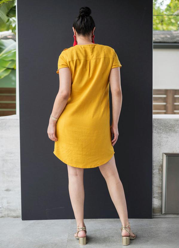 vestido de linho midi amarelo