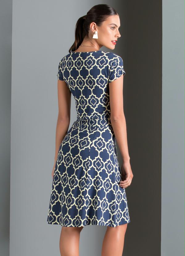 vestido acinturado evase