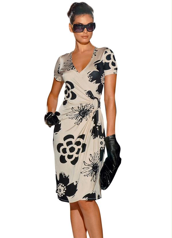 Vestido com Estampa (Bege Floral)