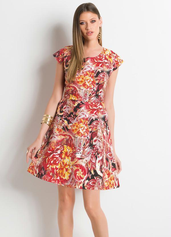 modelo vestido evase