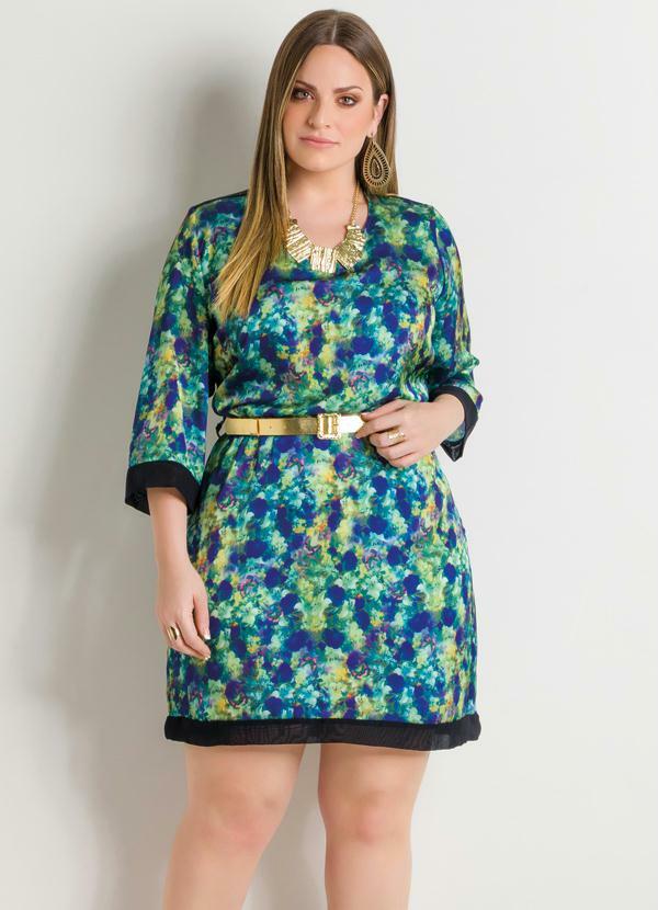 vestido plus size com cinto