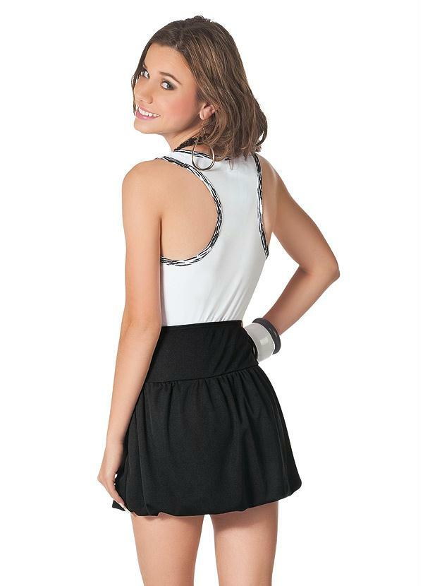 conjunto de saia e blusa branca