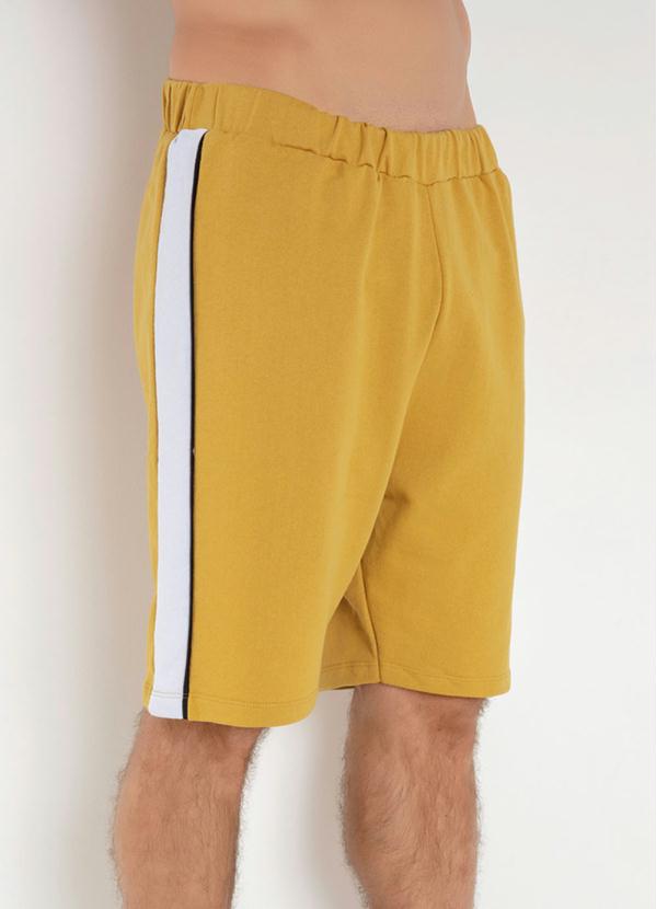 Bermuda (Mostarda) com Faixa Lateral Bermuda (Mostarda) com Faixa Lateral