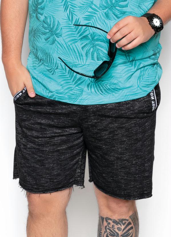 Bermuda (Preta) com Cadar�o nos Bolsos Plus Size
