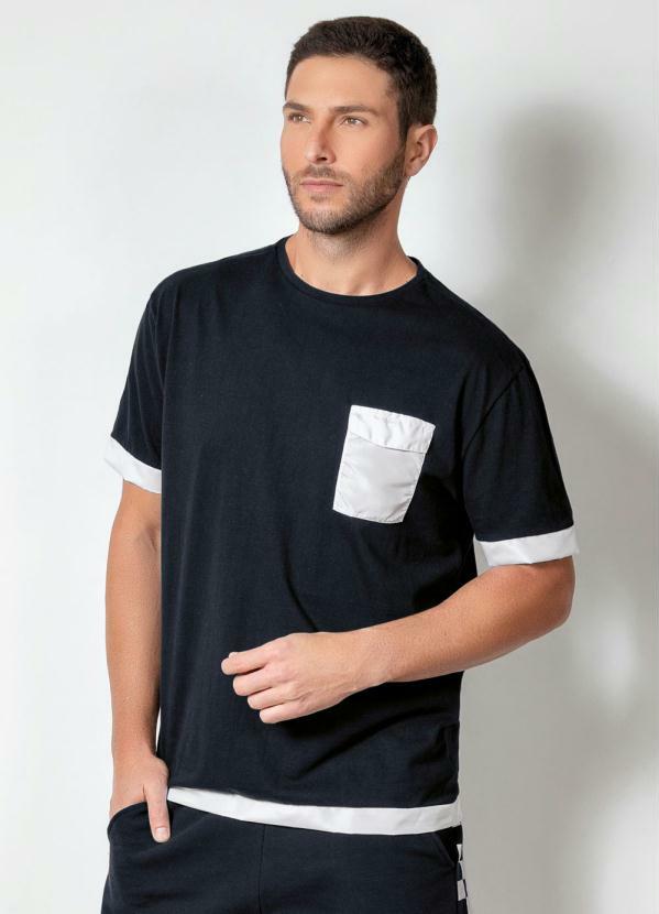 Camiseta Actual (Preta) com Bolso Funcional Camiseta Actual (Preta) com Bolso Funcional