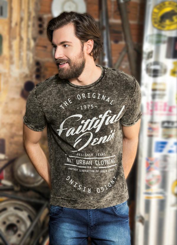 moda camiseta manchada