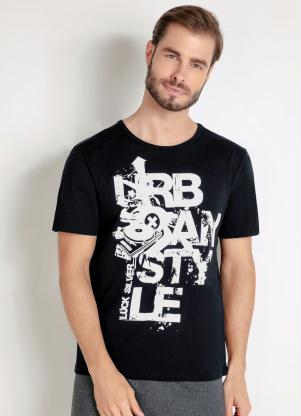 Camiseta Manga Curta (Preta) e Estampa Frontal Camiseta Manga Curta (Preta) e Estampa Frontal