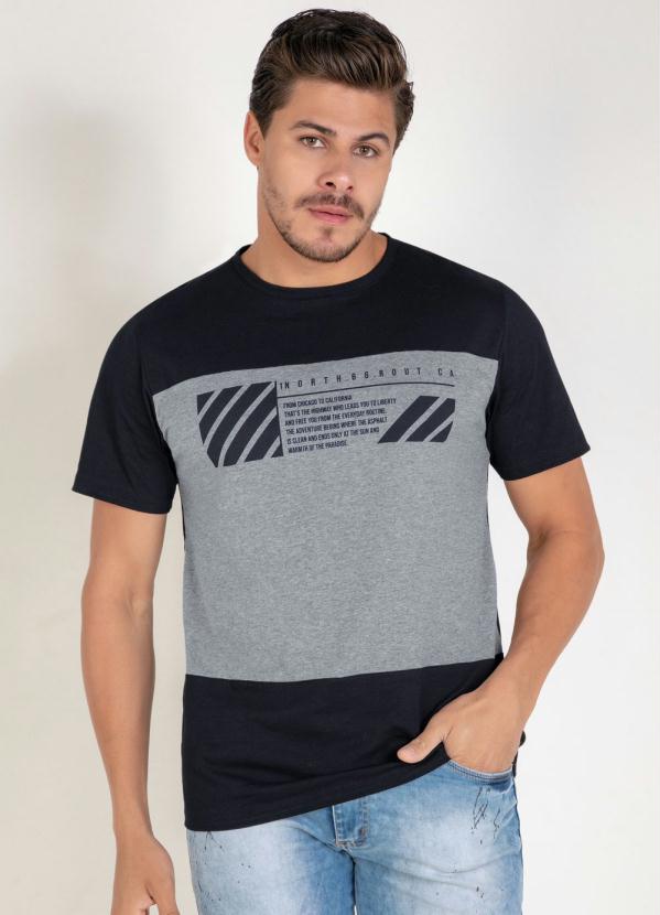 Camiseta (Preta) com Recortes e Estampa Camiseta (Preta) com Recortes e Estampa