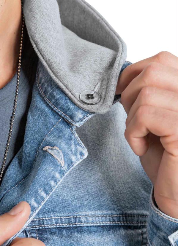 jaqueta jeans com manga e capuz de moletom