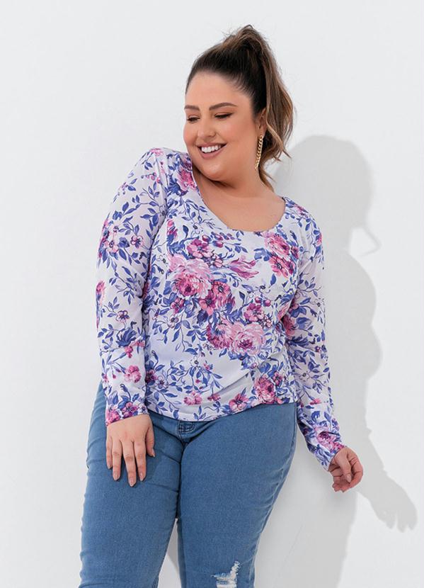 Blusa (Floral Branca) em Malha Crepe Plus Size Blusa (Floral Branca) em Malha Crepe Plus Size