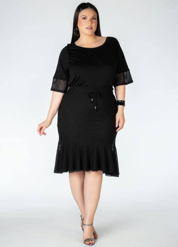Blusa Plus Size (Preta) com Detalhe em Tela Blusa Plus Size (Preta) com Detalhe em Tela