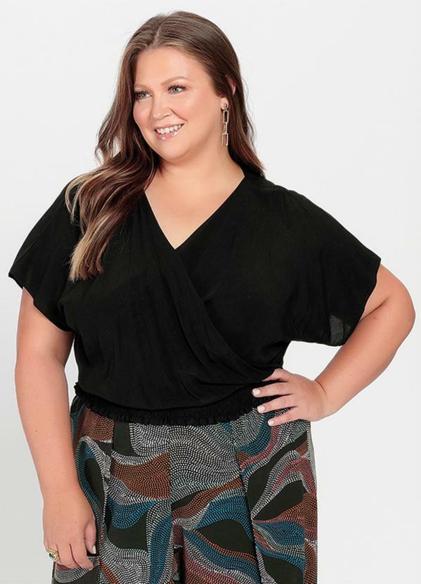 Blusa (Preta) com Frente Transpassada