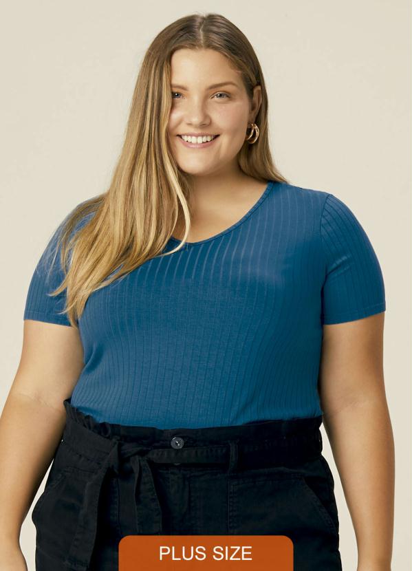 blusa azul marinho plus size