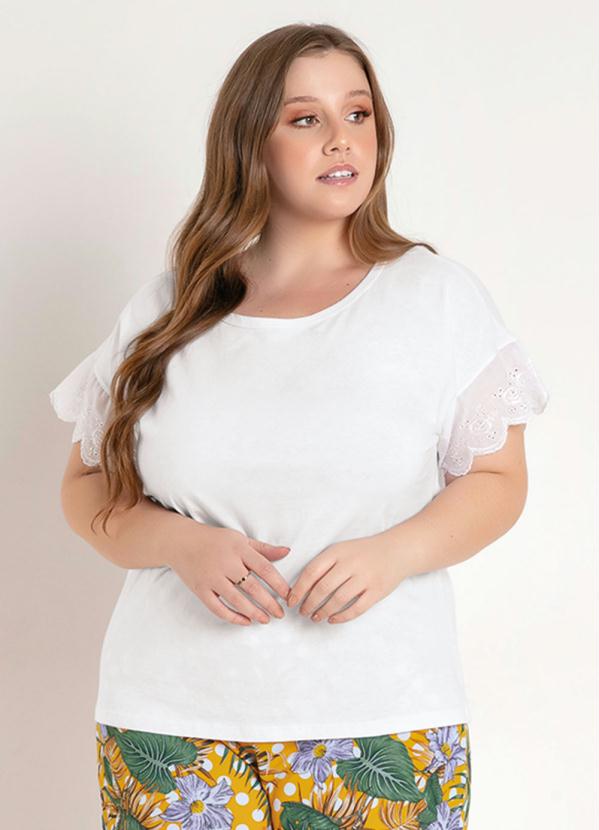 Blusa (Branca) com Mangas em Laise Plus Size