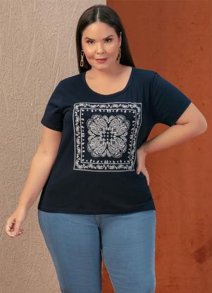 Blusa (Marinho) com Estampa na Frente Plus Size Blusa (Marinho) com Estampa na Frente Plus Size