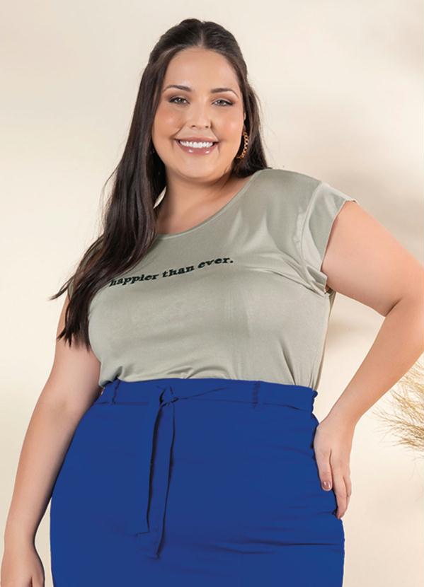 Blusa Plus Size (Off White) em Muscle Tee