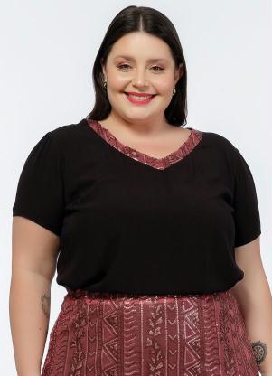 Blusa Plus Size (Preta) com Paetês no Decote Blusa Plus Size (Preta) com Paetês no Decote