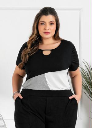 Blusa Plus Size (Preta) com Recortes Contrastantes Blusa Plus Size (Preta) com Recortes Contrastantes