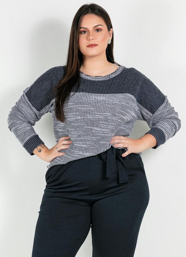 Blusa Plus Size (Azul/Branco) com Mangas Longas Blusa Plus Size (Azul/Branco) com Mangas Longas
