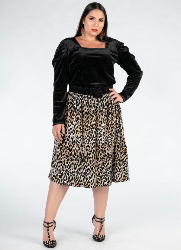 Blusa Plus Size (Preta) com Decote Quadrado