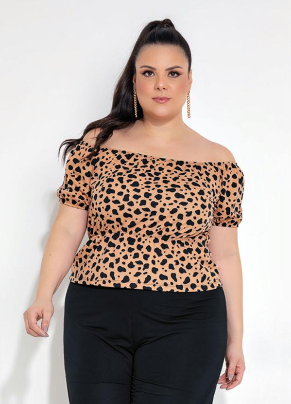 Blusa (On�a) com Decote com El�stico Plus Size