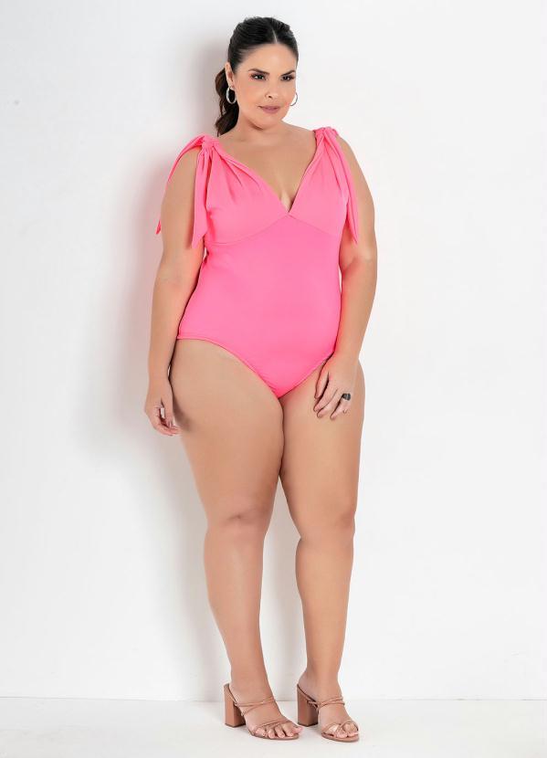 decote profundo plus size