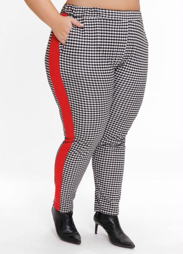 Cal�a Plus Size (Xadrez) com Recorte nas Laterais