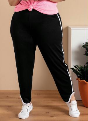 Calça Plus Size (Preta) com Frisos Contrastantes Calça Plus Size (Preta) com Frisos Contrastantes