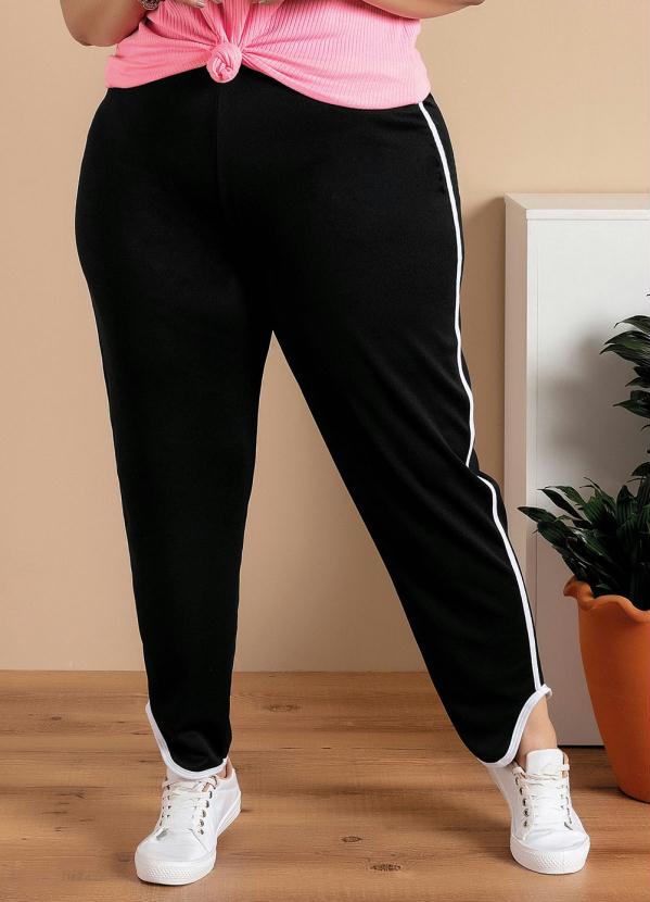 Calça Plus Size (Preta) com Frisos Contrastantes Calça Plus Size (Preta) com Frisos Contrastantes