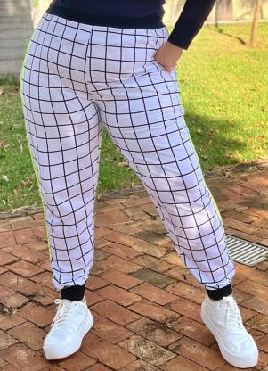 Cal�a (Xadrez Branco) com Filete Neon Plus Size