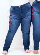 Cal�a Jeans com Bordado Plus Size