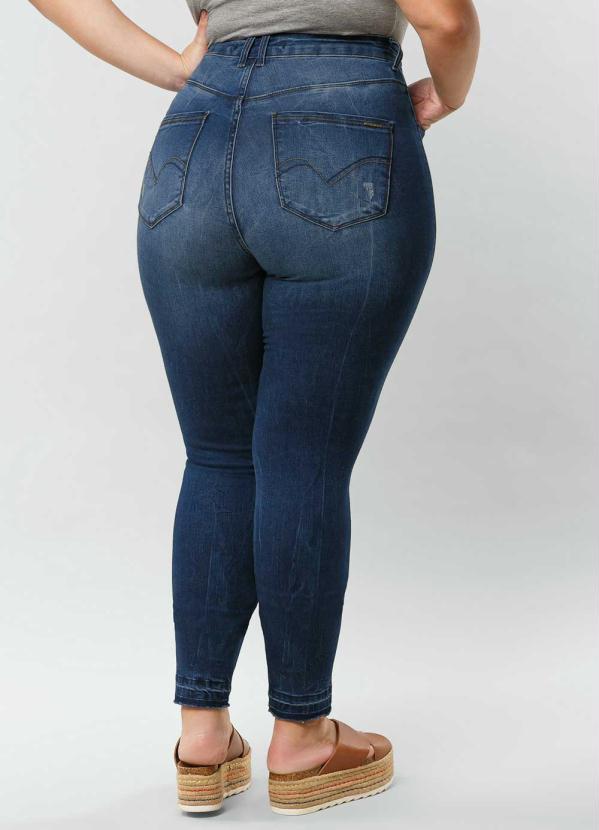 calça jeans com bastante elastano