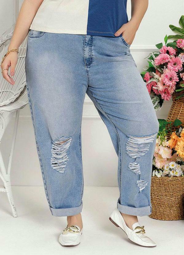 Calça Plus Size (Jeans Claro) com Puídos Calça Plus Size (Jeans Claro) com Puídos
