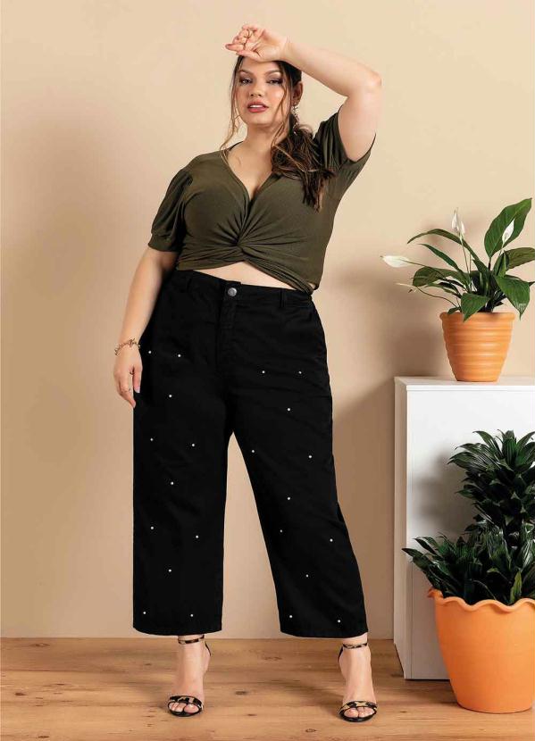 Cal�a Plus Size (Preta) com Detalhe em P�rolas