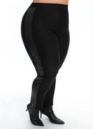 Cal�a Plus Size (Preta) com Recorte na Lateral