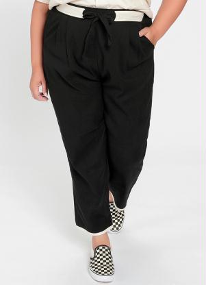 Calça (Preta) com Bolsos Funcionais e Pregas Calça (Preta) com Bolsos Funcionais e Pregas