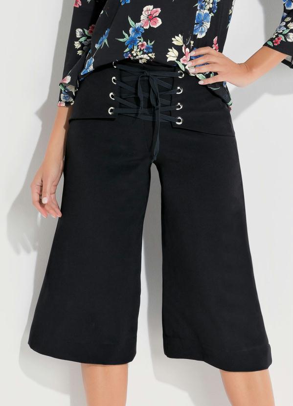 Calça Pantacourt (Preta) Calça Pantacourt (Preta)