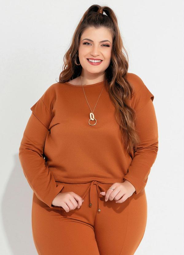 Casaco Plus Size (Caramelo) com Muscle Tee