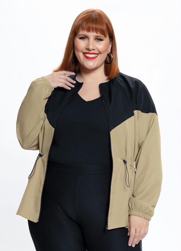 Parka Plus Size (Bege e Preta) com Recortes Parka Plus Size (Bege e Preta) com Recortes